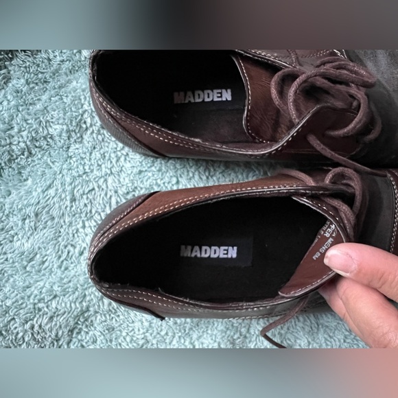 Men’s two toned Steve Madden dress shoes size 8m - Picture 6 of 6